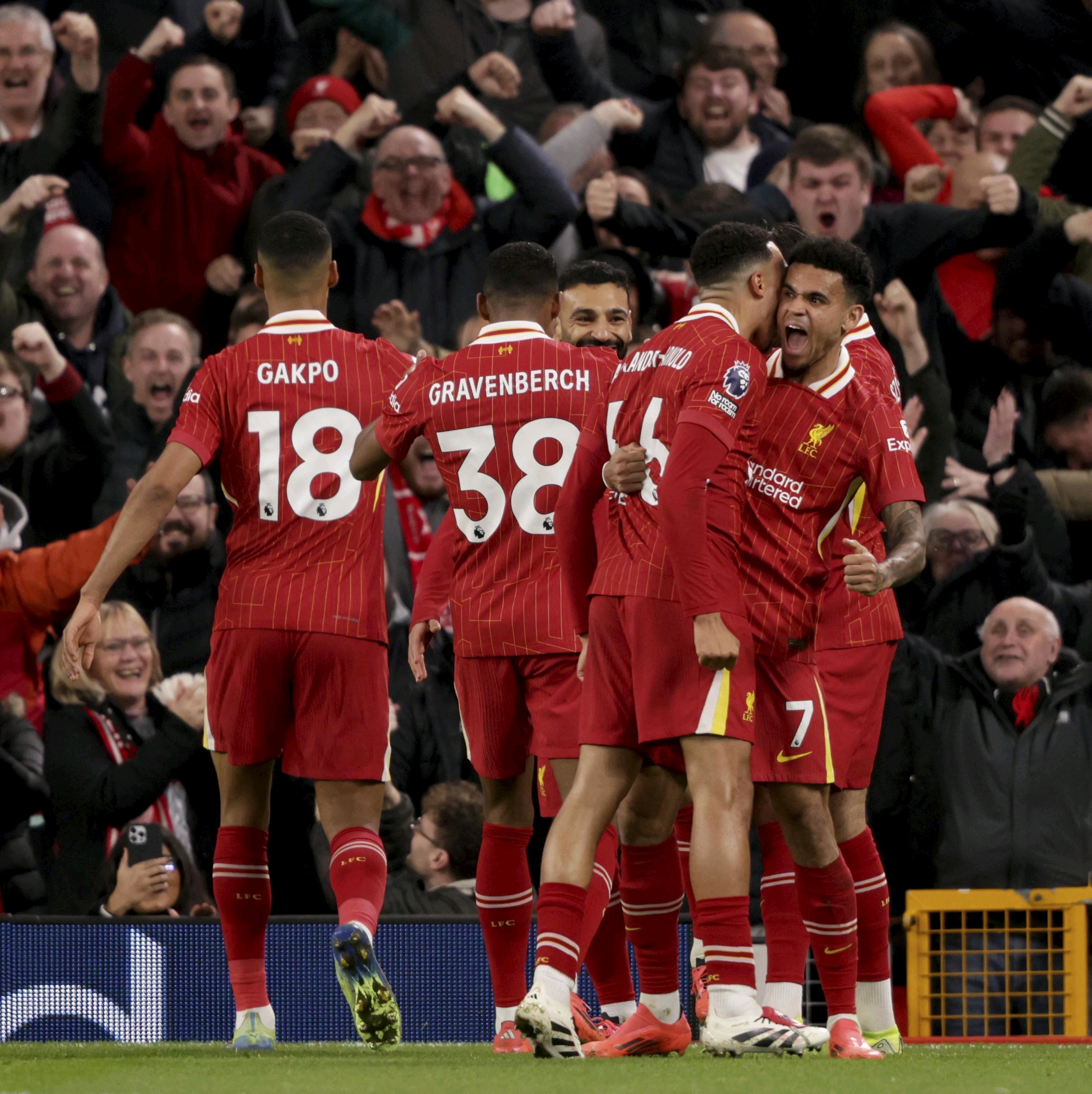 包含利物浦惊险挺进半决赛，下轮迎接硬仗的词条