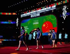 关于精彩不断，谁能凭借出色发挥领先一步跻身决赛？的信息