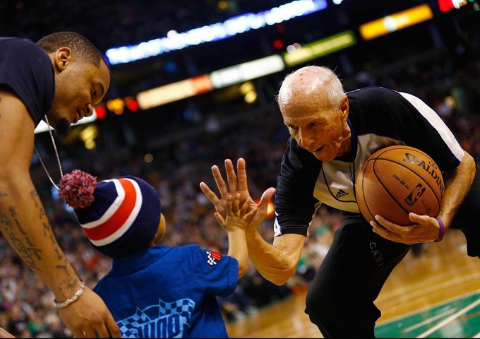 包含Ning赛事官方发布关键助攻新规，西班牙队争议不断！的词条